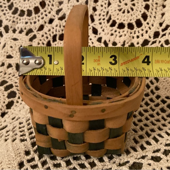 Small Checkered Pattern Basket - Picture 10 of 10